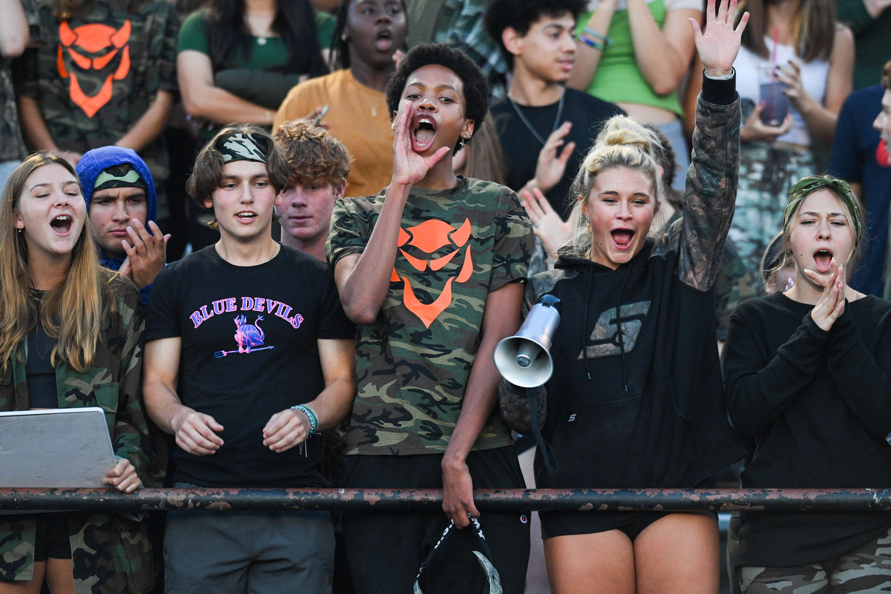 090921-qc-spt-central-football-001